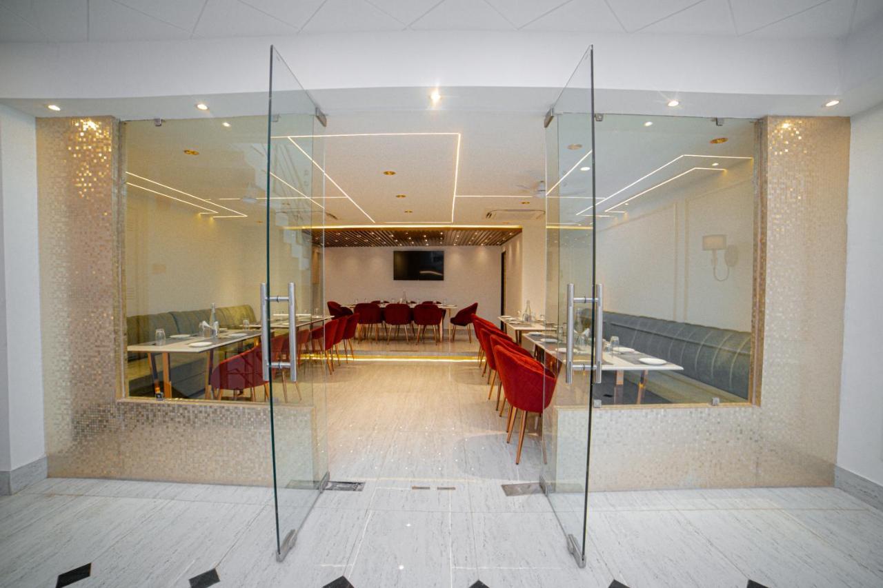 Hotel Pearl Courtyard Varanasi Exterior foto